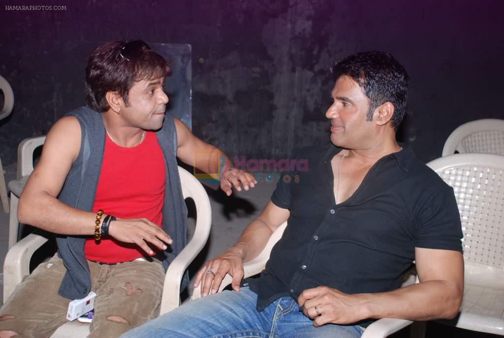 Sunil Shetty, Rajpal Yadav on location of film Mere Dost Picture Abhi Baki Hain in Kandivali, Mumbai on 30th June 2012