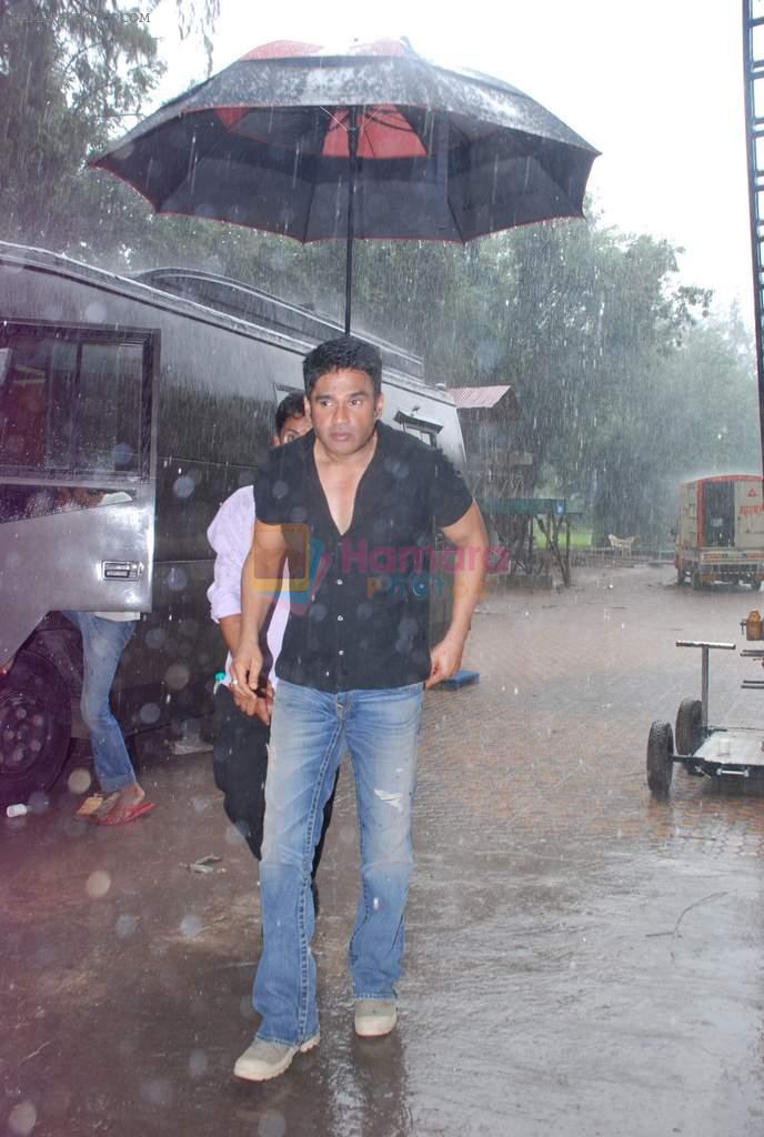 Sunil Shetty on location of film Mere Dost Picture Abhi Baki Hain in Kandivali, Mumbai on 30th June 2012