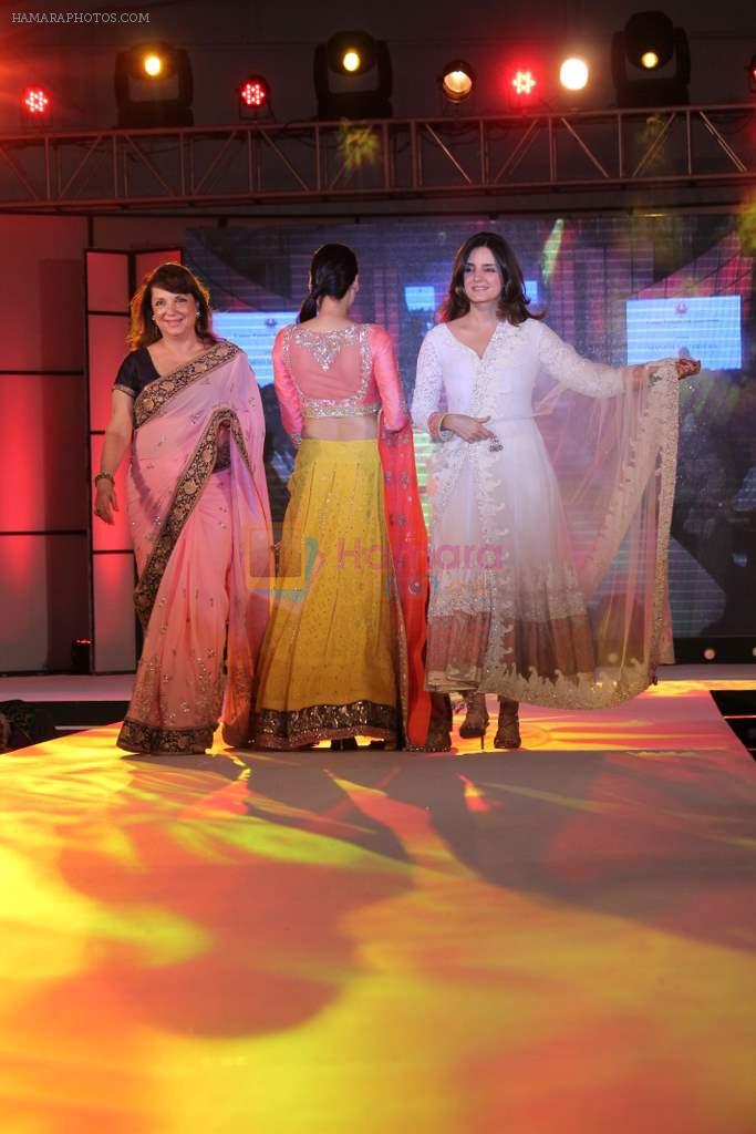 Zarine Khan at Pidilite presents Manish Malhotra, Shaina NC show for CPAA in Mumbai on 1st July 2012