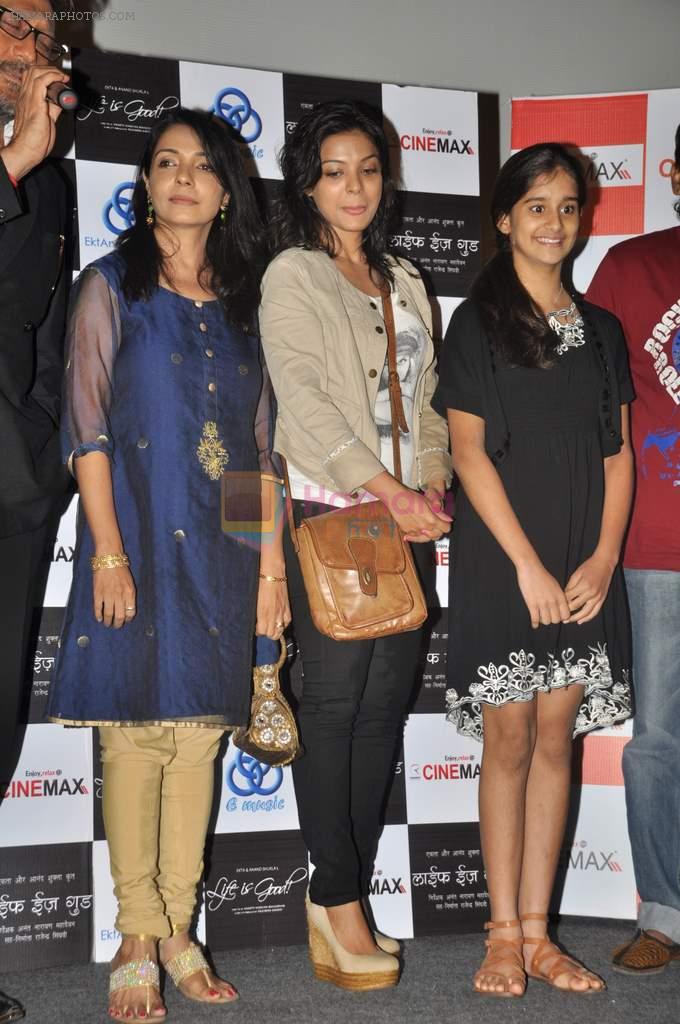 Jackie Shroff, Sunita Chhaya, Ankita Shrivastava, Ananya Vij at Life is Good first look in Cinemax, Mumbai on 5th July 2012