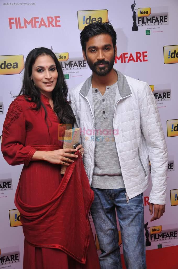Soundarya & Dhanush (Received Best Actor for the Movie Aadukalam) at the _59th !dea Filmfare Awards 2011_