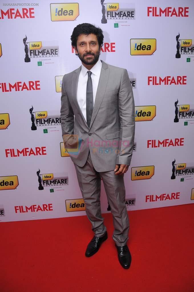 Vikram arrives at the Red Carpet of _59th !dea Filmfare Awards 2011_