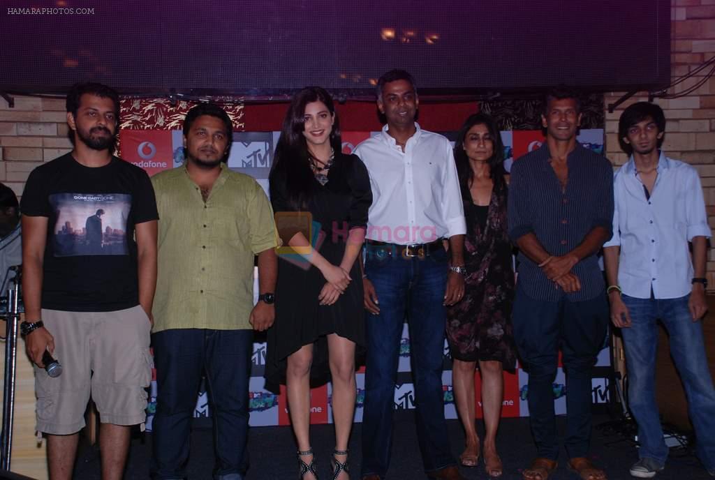 Shruti Hassan, Milind Soman at MTV Rush press meet in Red Ant Cafe, Mumbai on 10th July 2012