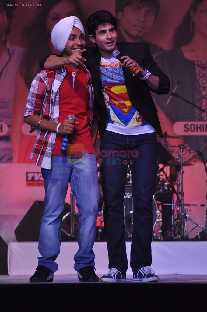 Hussain Kuwajerwala at Indian Idol concert in Pune on 12th July 2012