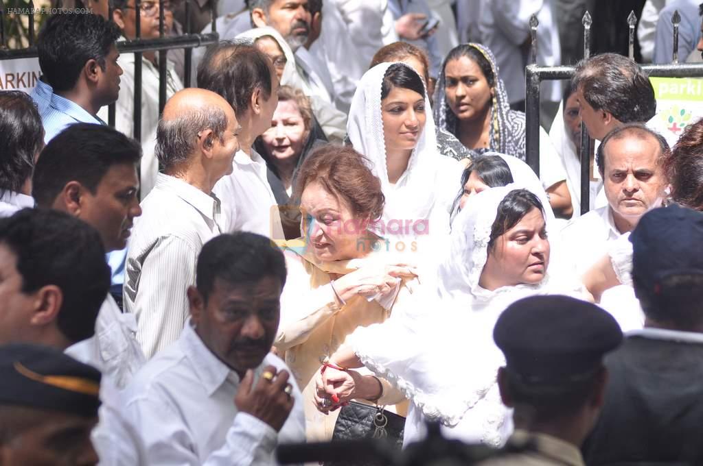 at Dara Singh funeral in Mumbai on 12th July 2012
