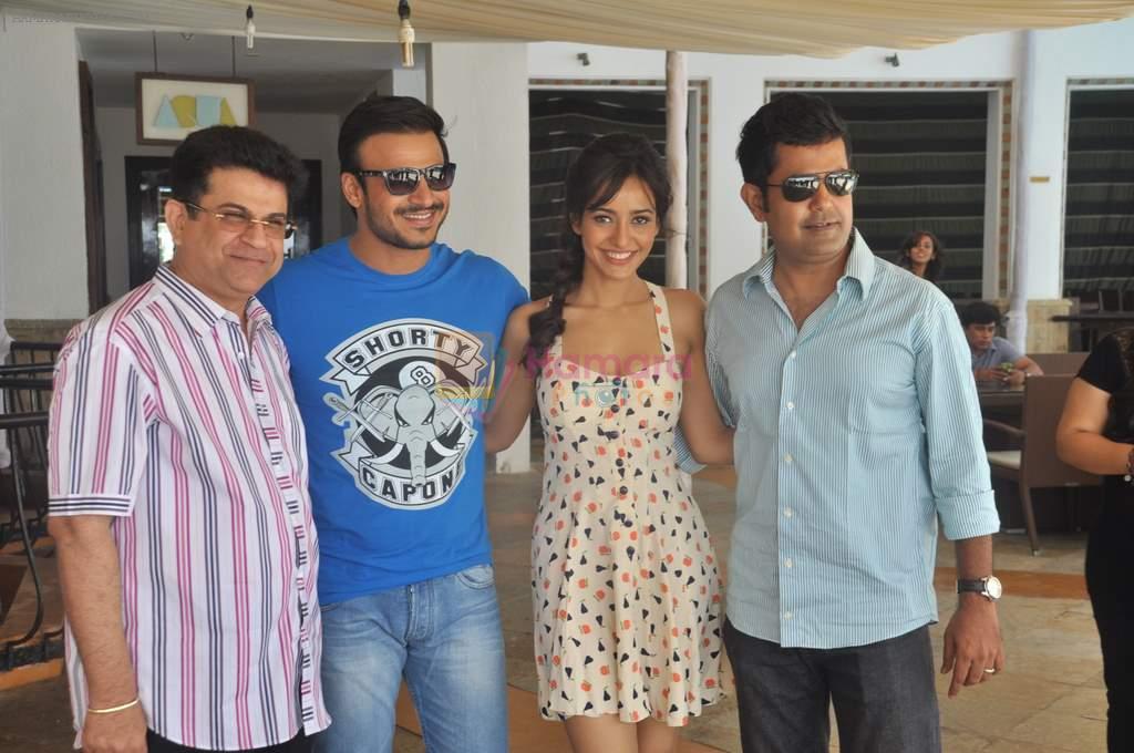 Kumar Taurani, Neha Sharma, Vivek Oberoi at Jayanta Bhai Ki Luv Story promo launch in Sun N Sand, Mumbai on 14th July 2012