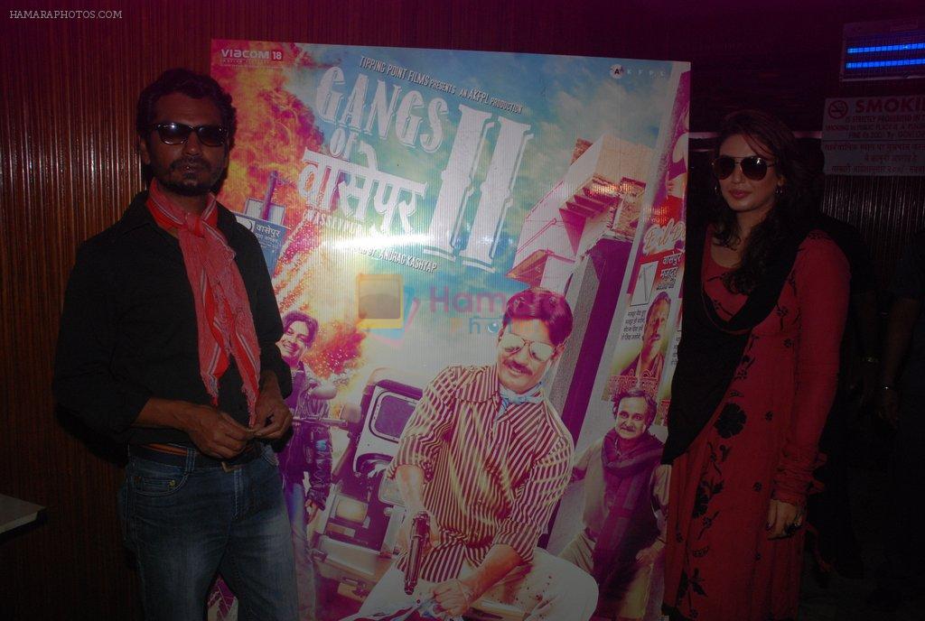 Nawazuddin Siddiqui, Huma Qureshi with Cast of Gangs Of Wasseypur 2 watches DDLJ in Maratha Mandir, Mumbai on 23rd July 2012