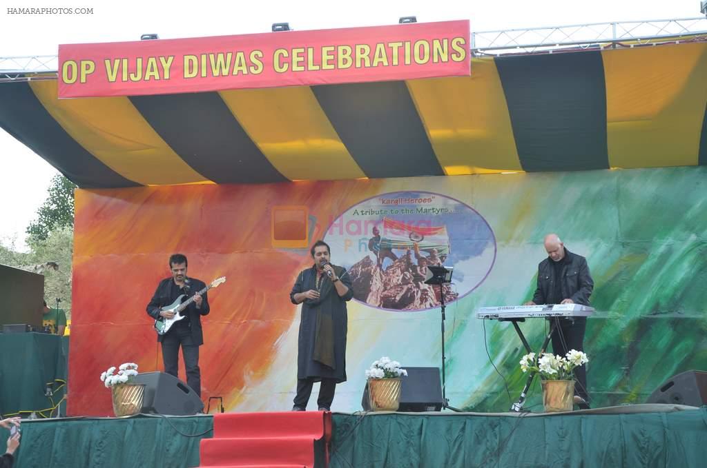 Shankar Mahadevan, Ehsaan Noorani and Loy Mendonsa at Kargil Divas, 2012 in Drass on 25th July 2012
