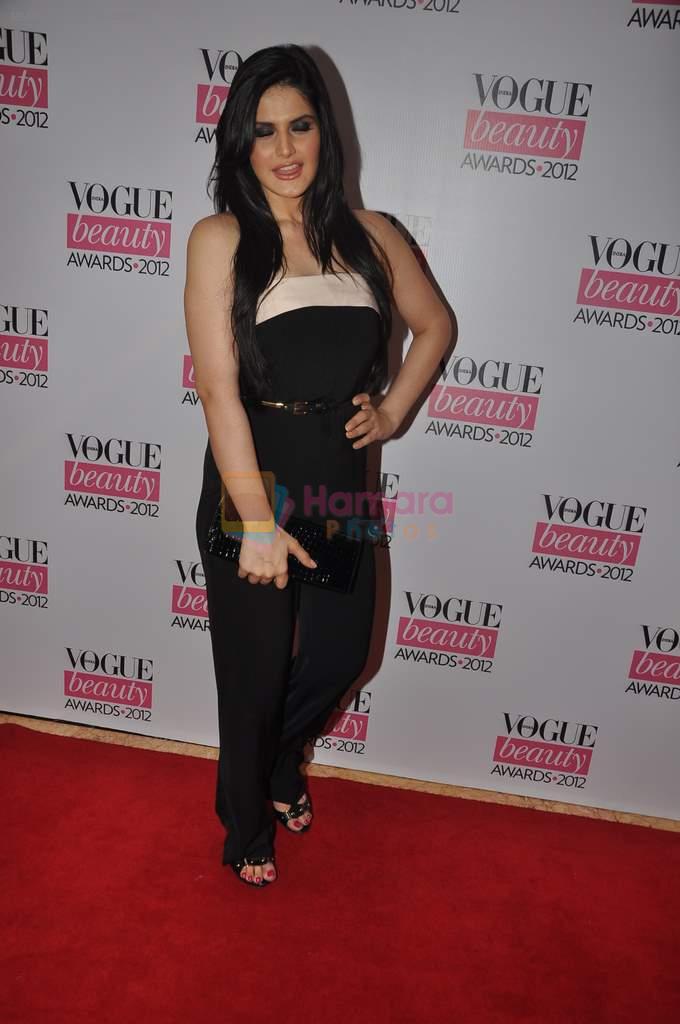Zarine Khan at Vogue Beauty Awards in Mumbai on 1st Aug 2012