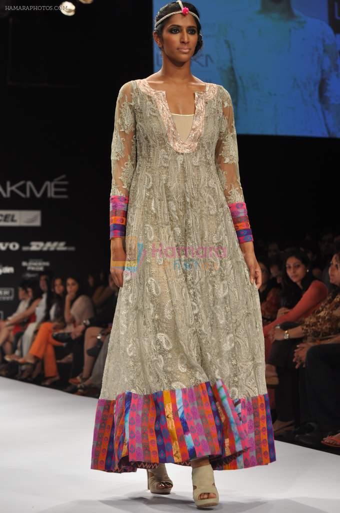 Model walk the ramp for nandita thirani and payal singhal show at Lakme Fashion Week Day 1 on 3rd Aug 2012