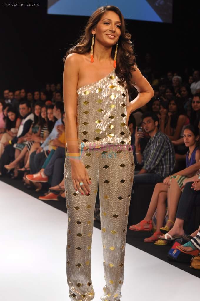 Monica Dogra walk the ramp for Pia Pauro show at Lakme Fashion Week Day 1 on 3rd Aug 2012