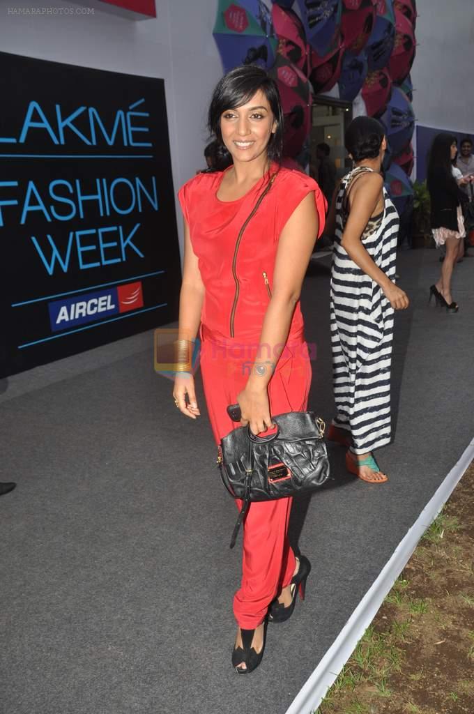 Shweta Salve at Lakme Fashion Week Day 1 on 3rd Aug 2012_1