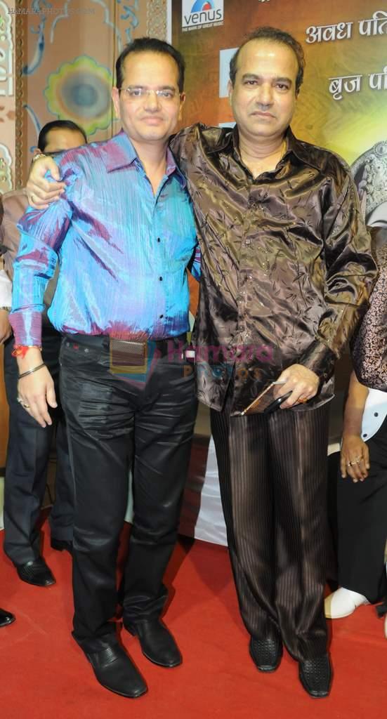 Champak Jain with Suresh Wadkar  at the launch of Ravindra Jain's devotional album by Venus Worldwide Entertainment Pvt. Ltd on 3rd Aug 2012