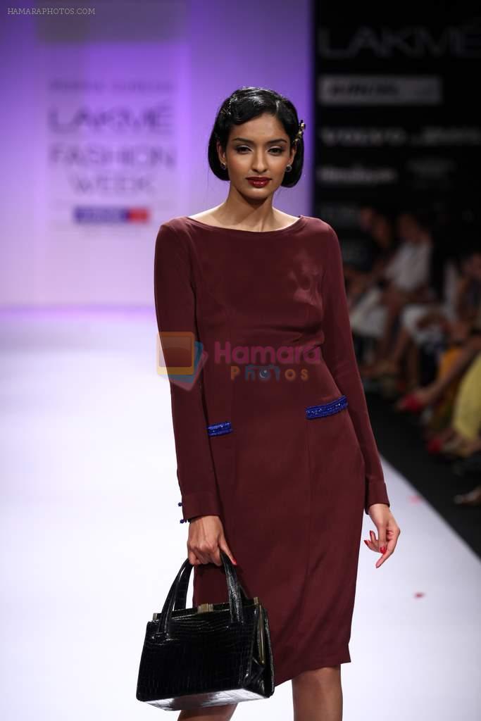 Model walk the ramp for Komal Sood, Pernia Qureshi show at Lakme Fashion Week Day 2 on 4th Aug 2012