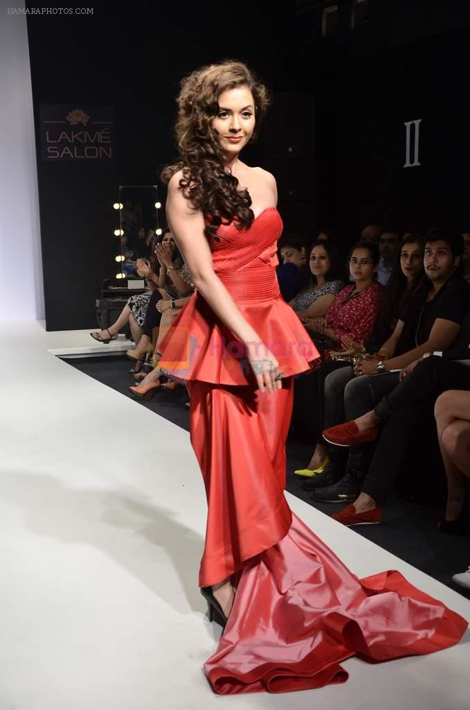 Isha Sharwani walk the ramp for Sonakshi Raaj Talent Box show at Lakme Fashion Week Day 2 on 4th Aug 2012