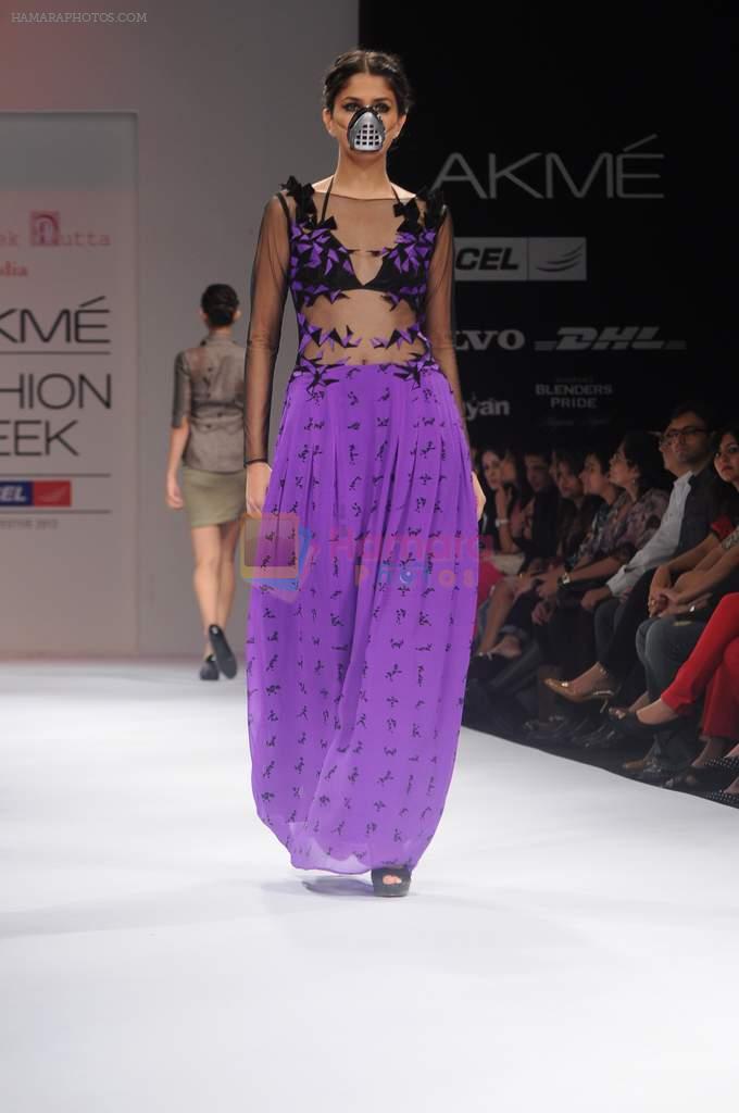 Model walk the ramp for Abhishek Dutta Shinde show at Lakme Fashion Week Day 4 on 6th Aug 2012