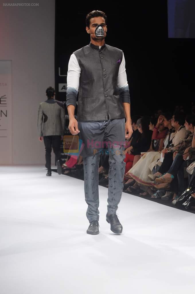 Model walk the ramp for Abhishek Dutta Shinde show at Lakme Fashion Week Day 4 on 6th Aug 2012