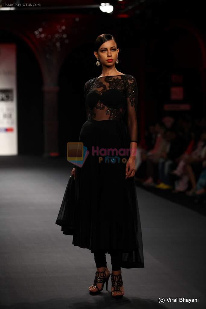 Model walk the ramp fo Varun Bahl Show at PCJ Delhi Couture Week day 1 on 8th Aug 2012