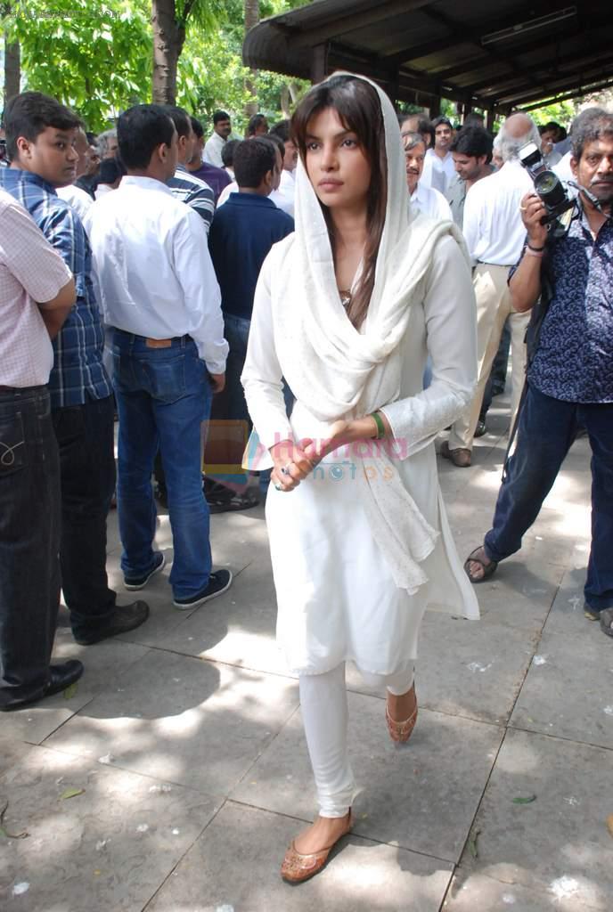 priyanka Chopra at Ashok Mehta's funeral in Mumbai on 17th Aug 2012