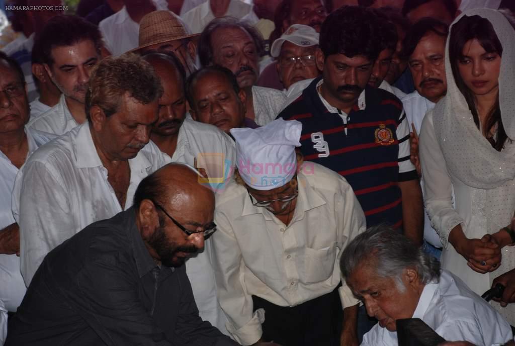 priyanka Chopra at Ashok Mehta's funeral in Mumbai on 17th Aug 2012