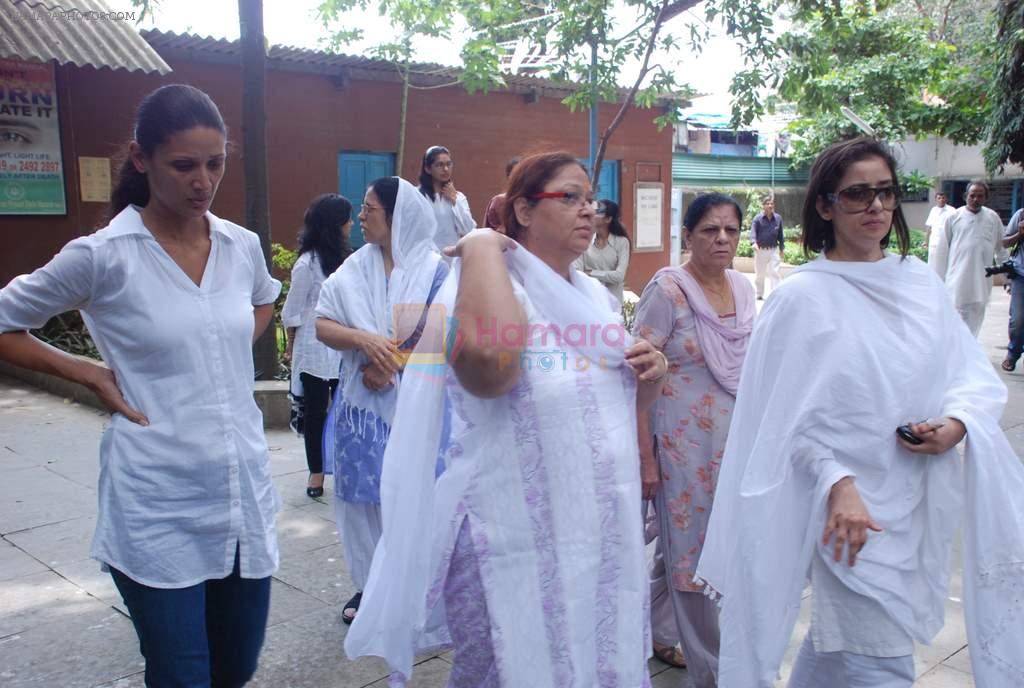 Manisha Koirala at Ashok Mehta's funeral in Mumbai on 17th Aug 2012