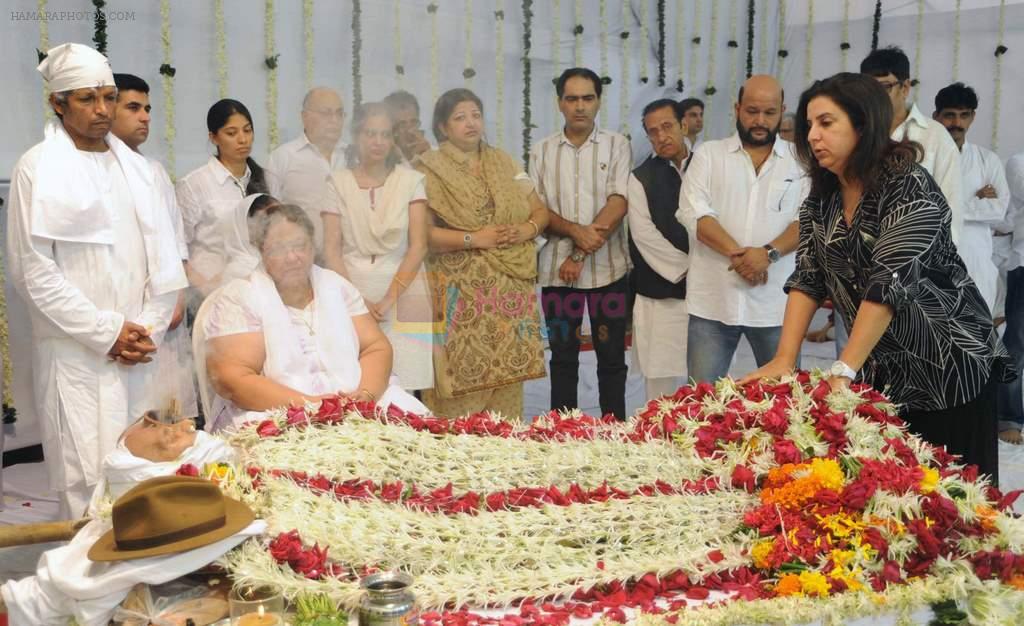 at Ashok Mehta's funeral in Mumbai on 17th Aug 2012