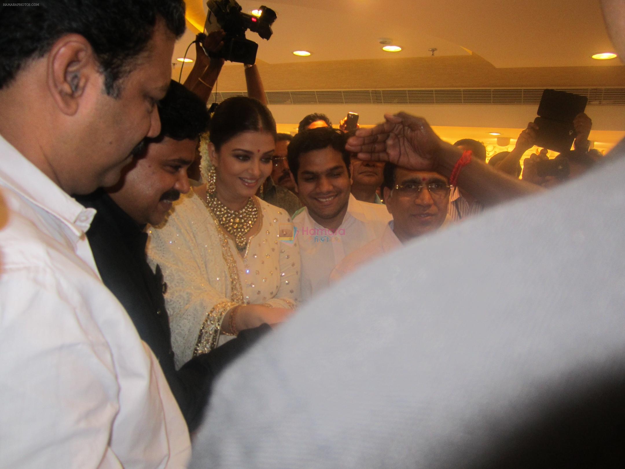 Aishwarya Rai Bachchan at the inauguration of the first Kalyan Jewellers store in Kochi.