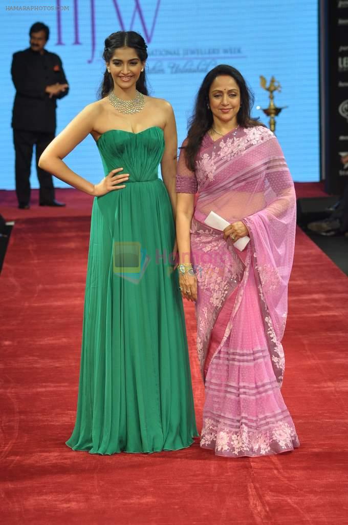 Sonam Kapoor, Hema Malini at the India International Jewellery Week 2012 Day 1 on 19th Aug 2012