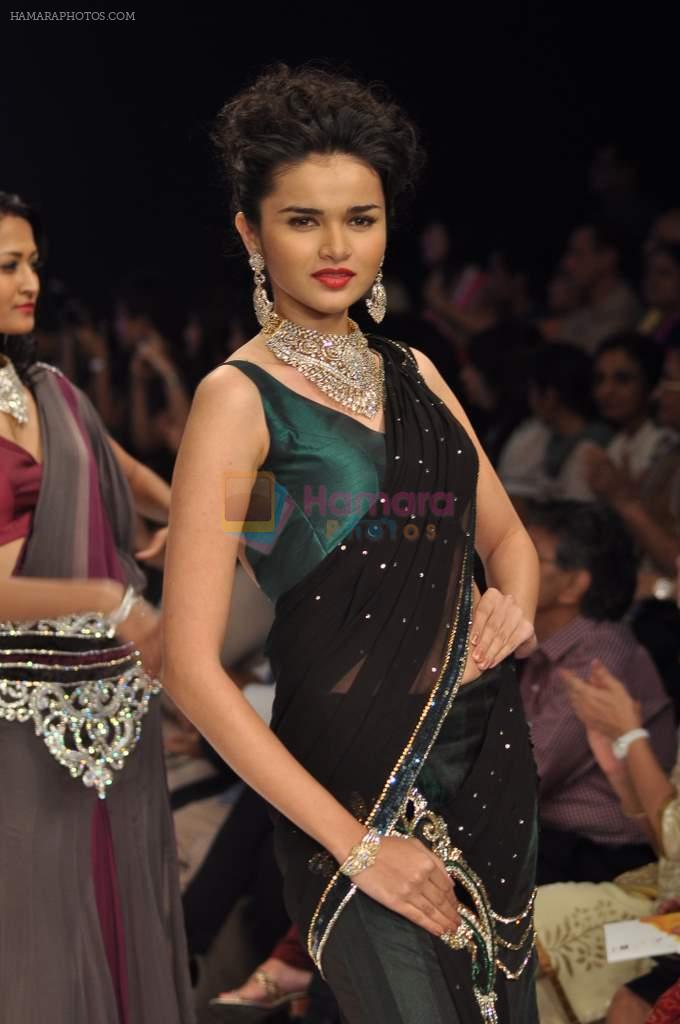 Model walks the ramp for Kashi Jeweller Show at IIJW Day 4 on 22nd Aug 2012