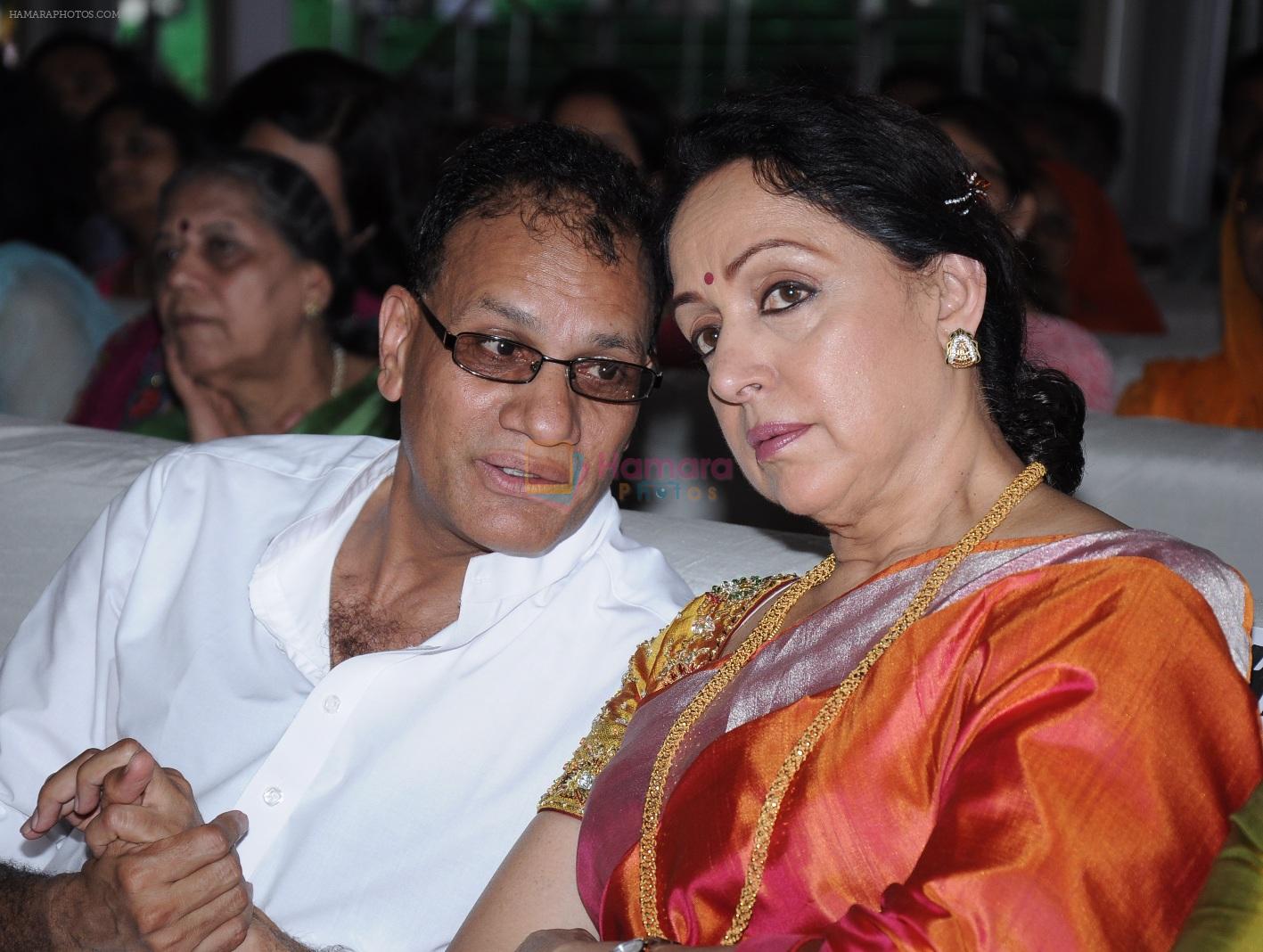 Madan Paliwal and Hema Malini at the Murari Bapu in Nathdwara festival on 21st Aug 2012