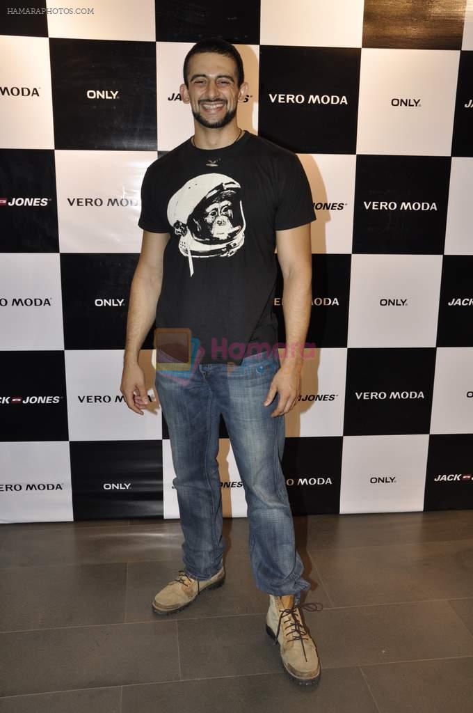 Arunoday Singh at Vero Moda in Khar,Mumbai on 22nd Aug 2012
