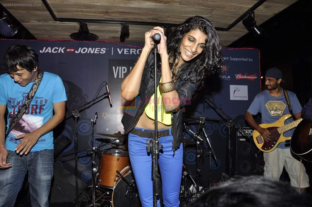 Anushka Manchanda live at Vero Moda in Khar,Mumbai on 22nd Aug 2012
