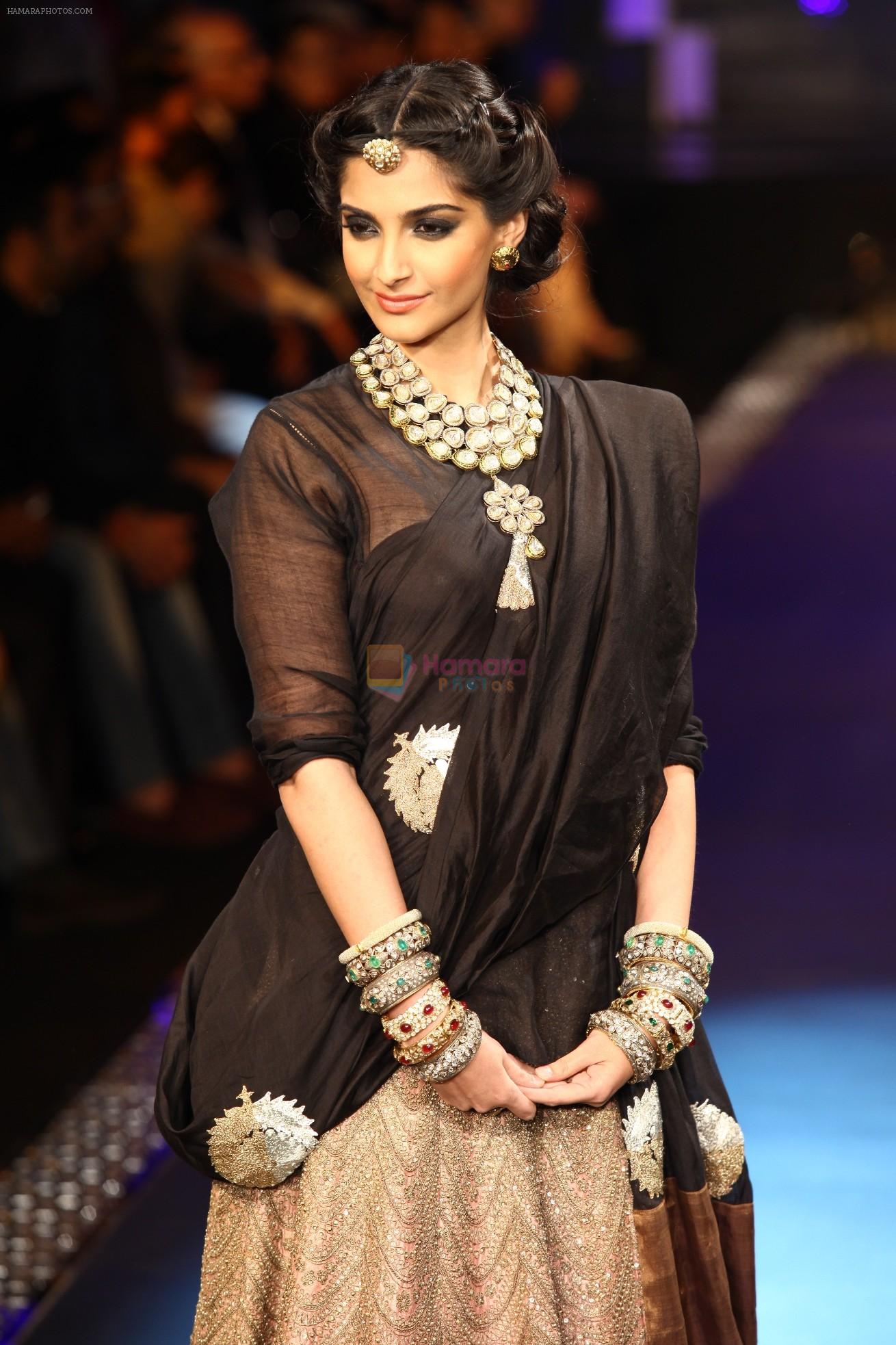 Sonam Kapoor at IIJW Day 5 Grand Finale on 23rd Aug 2012
