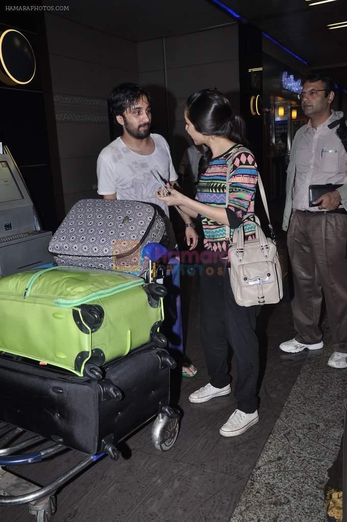 Shraddha Kapoor leaves for Cape Town to shoot her new movie in Mumbai Airport on 4th Sept 2012