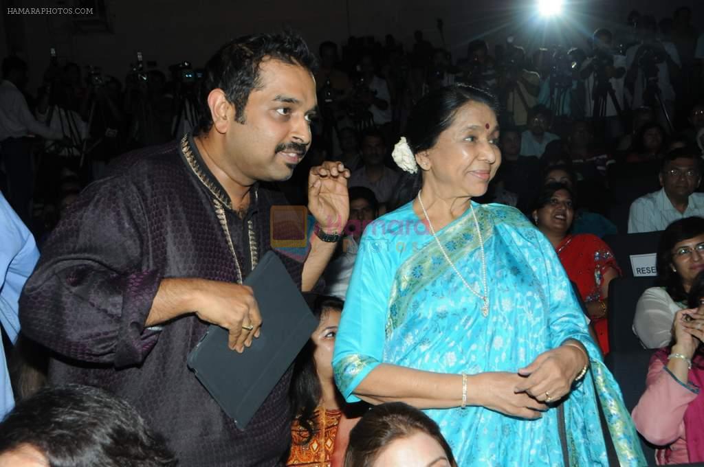 Asha Bhosle, Shankar Mahadevan at Asha Bhosle's 80 glorious years celebrations and her film Maii promotions in Mumbai on 5th Sept 2012