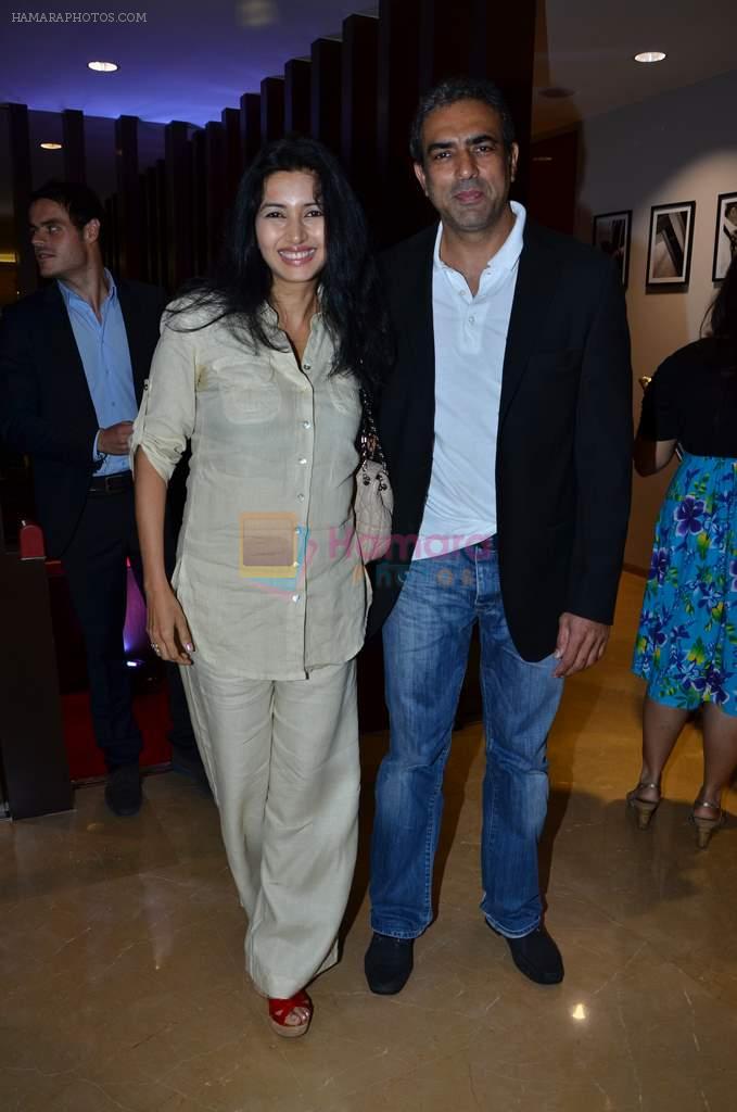 Deepti Bhatnagar at Poonam Soni's Platinum collection in Breach Candy on 6th Sept 2012