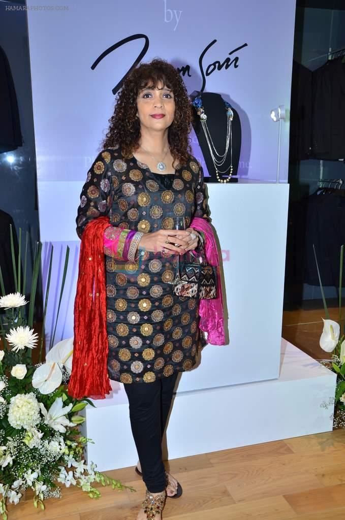 Peenaz Masani at Poonam Soni's Platinum collection in Breach Candy on 6th Sept 2012