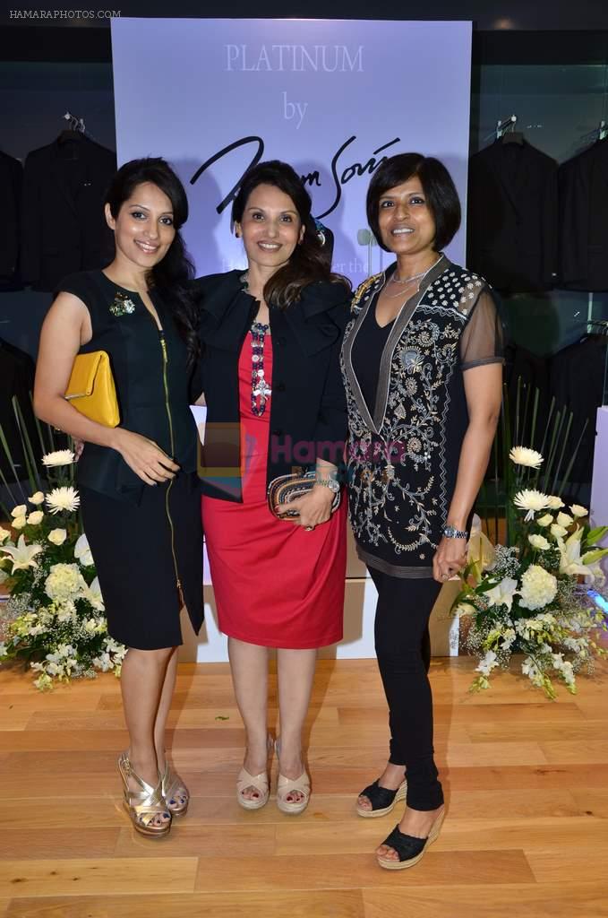 Poonam Soni at Poonam Soni's Platinum collection in Breach Candy on 6th Sept 2012