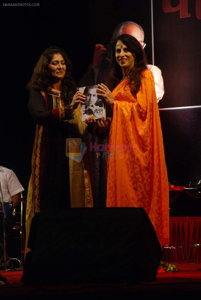 Shobha De at Gautam Rajyadhaksha's book launch in Ravindra Natya Mandir on 14th Sept 2012