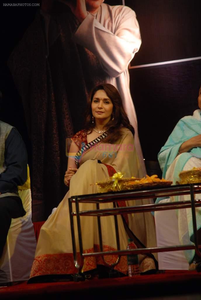 Madhuri Dixit at Gautam Rajyadhaksha's book launch in Ravindra Natya Mandir on 14th Sept 2012