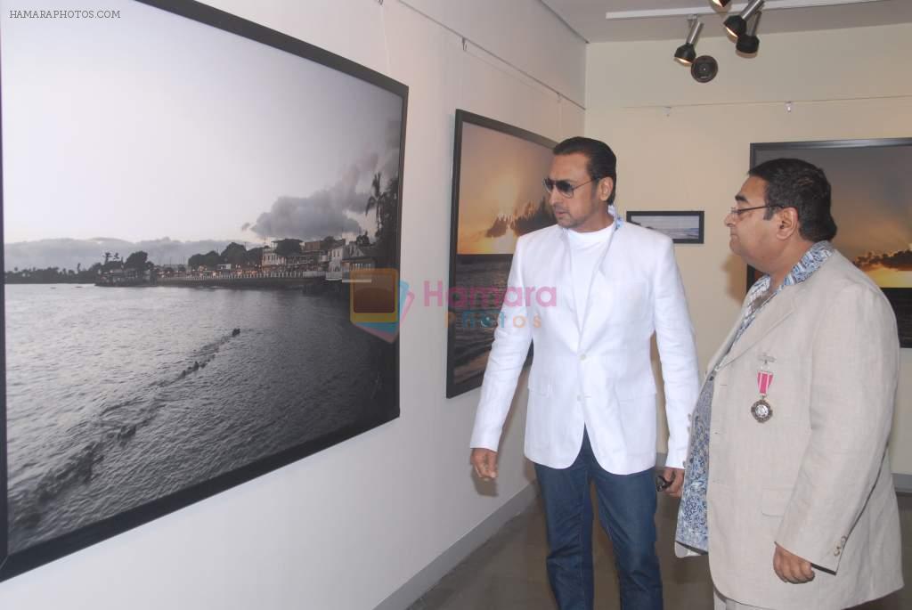 Gulshan grover and Dr. Mukesh Batra at 8th annual charity photo exhibition in Mumbai on 14th Sept 2012