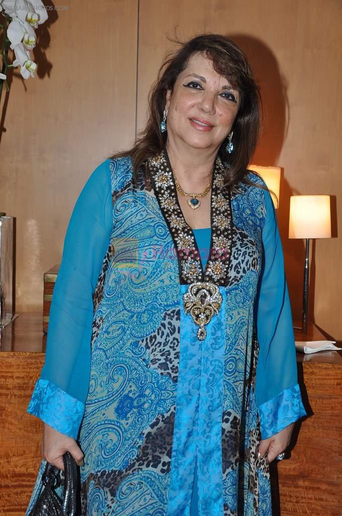 Zarine_Khan at Isha Koppikar's birthday in Mumbai on 15th Sept 2012