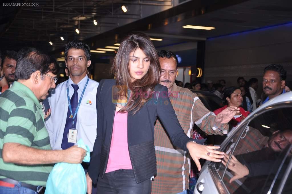Priyanka Chopra snapped at international airport, Mumbai on 15th Sept 2012