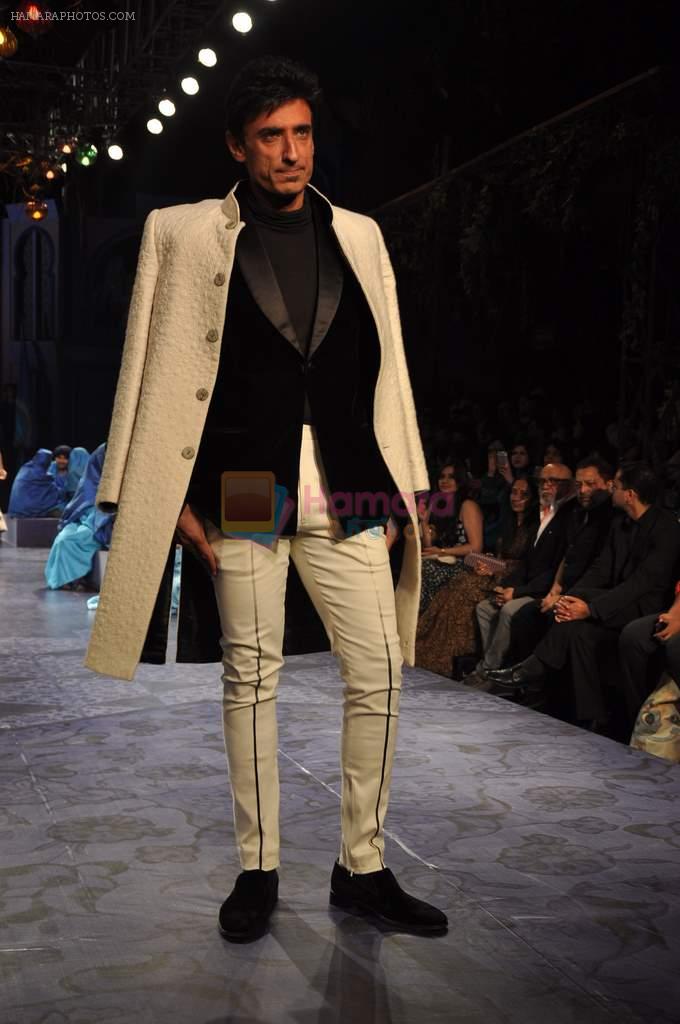 Rahul Dev walk the ramp for JJ Valaya grand finale show at Aamby Valley India Bridal Fashion Week 2012 in Mumbai on 17th Sept 2012