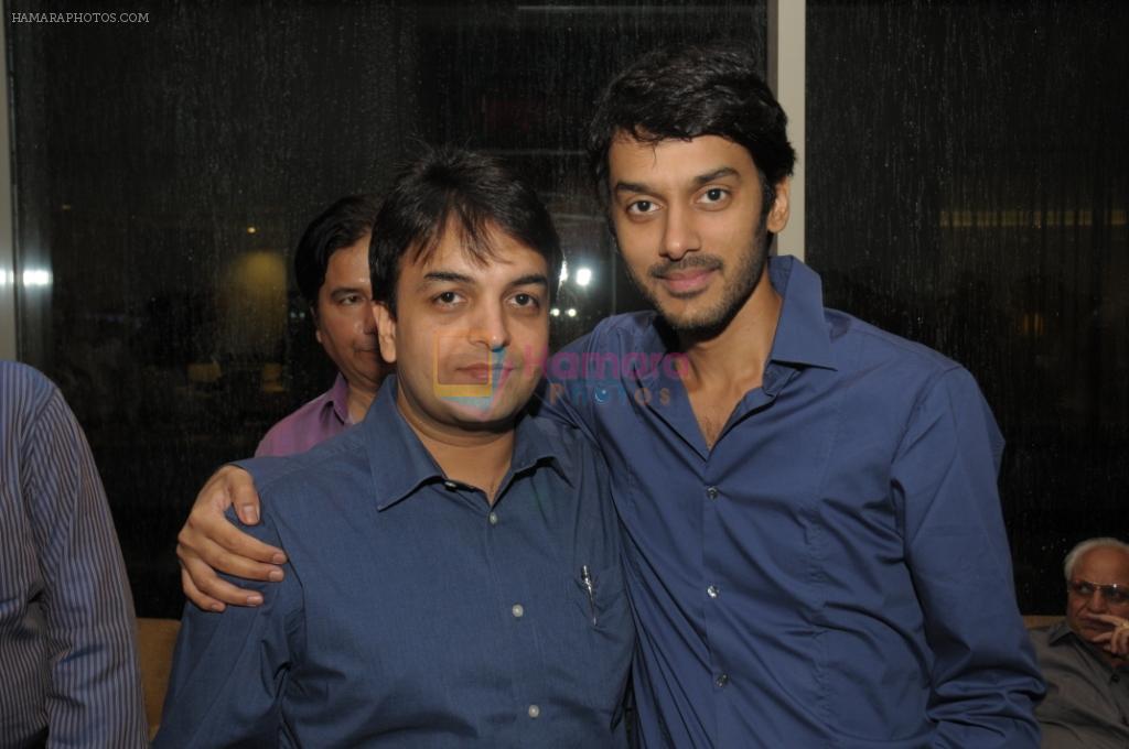 Alekh Vardhan & Amit Vadehra at VI John with Mahou San Miguel bash in Mumbai on 15th Sept 2012