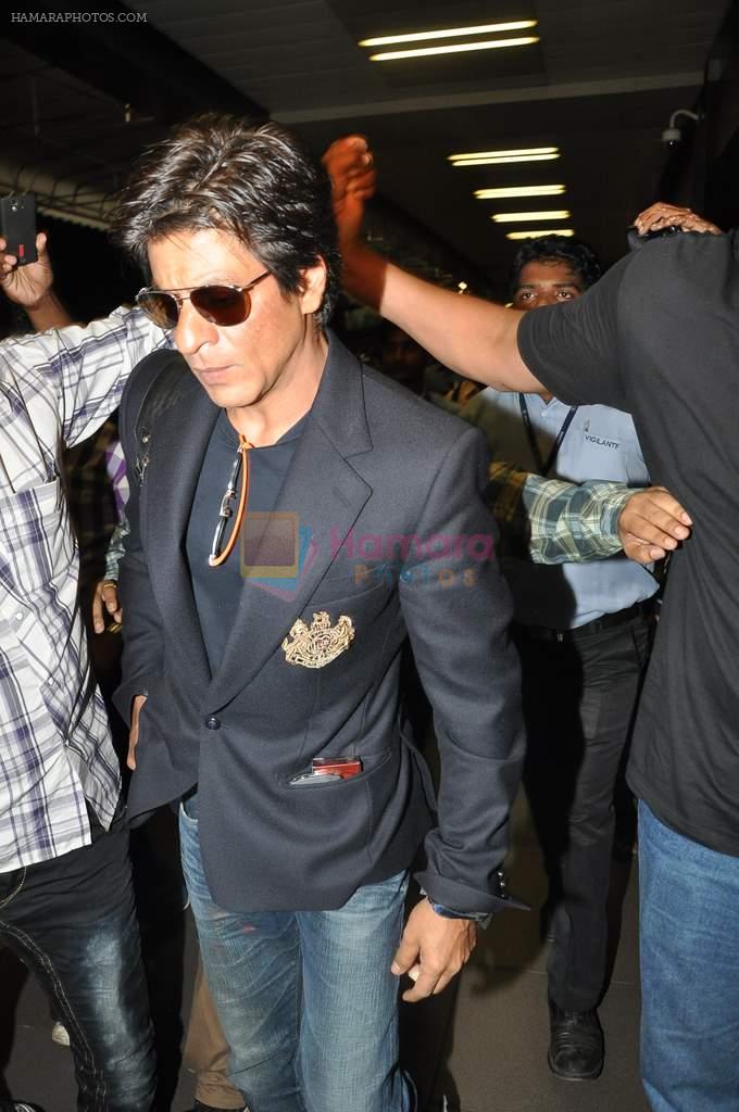 Shahrukh Khan snapped at the Airport in Mumbai on 19th Sept 2012