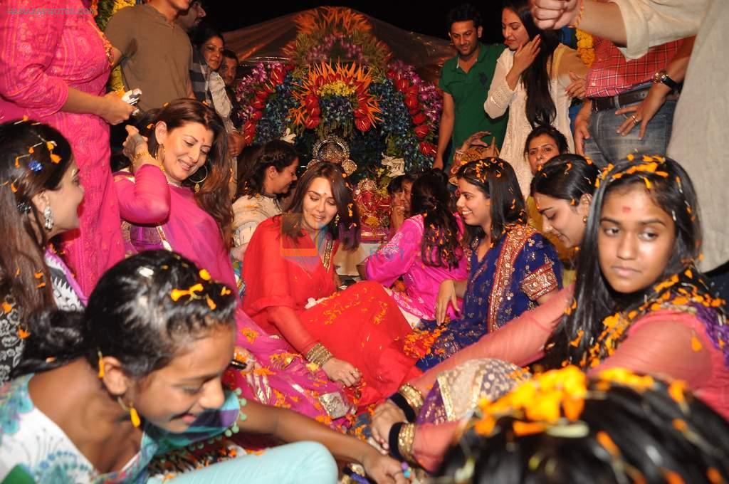 Sangeeta Bijlani, Preity Zinta at Salman Khan's Ganpati Visarjan on 20th Sept 2012