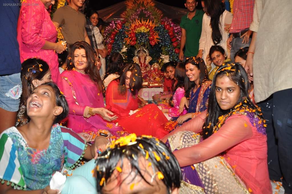Sangeeta Bijlani, Preity Zinta at Salman Khan's Ganpati Visarjan on 20th Sept 2012
