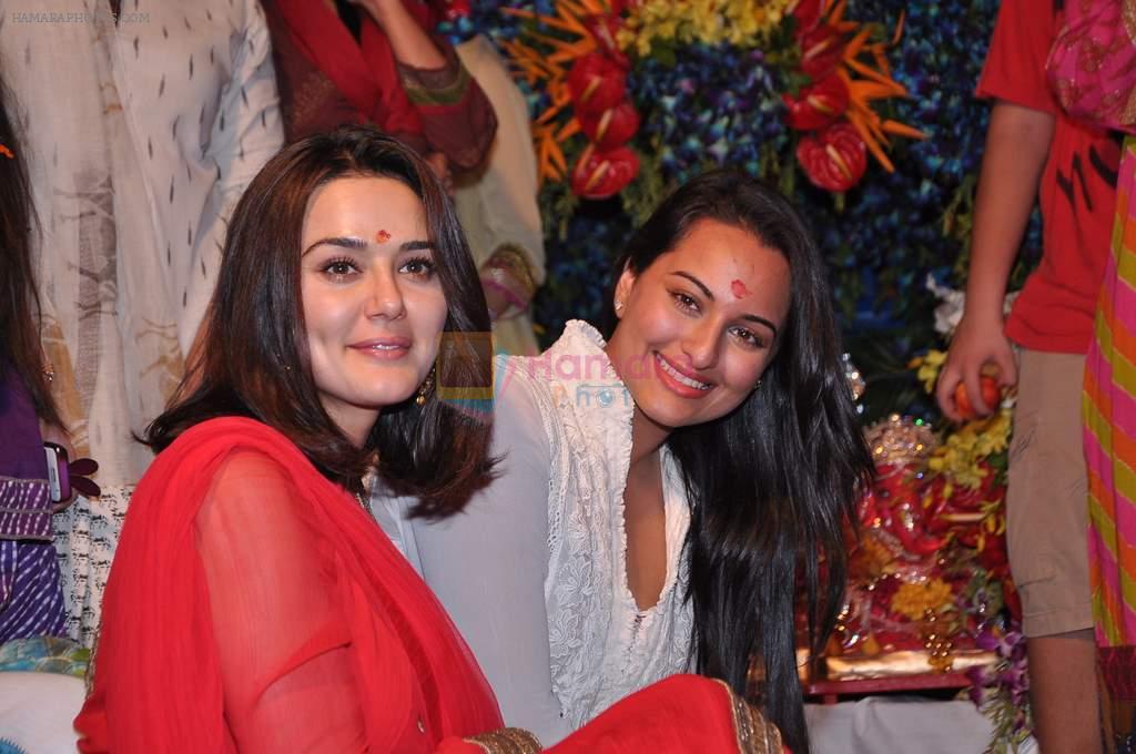 Preity Zinta, Sonakshi Sinha at Salman Khan's Ganpati Visarjan on 20th Sept 2012