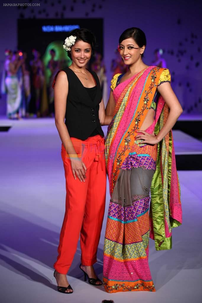 Raima Sen walk the ramp for Designer Nida Mahmood at Blenders Pride Fashion Tour Kolkata Day 1 on 22nd Sept 2012